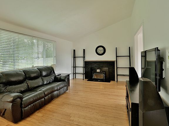 3rd image of 1610 113th Dr SE