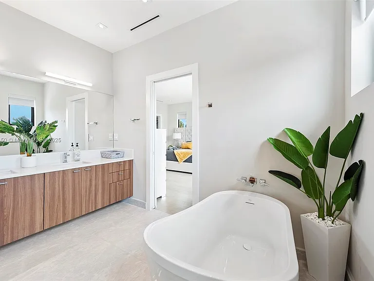 850 Washington St — Photo 30
