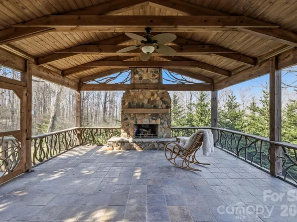 1032 Brightwater Dr, Hendersonville, NC 28739