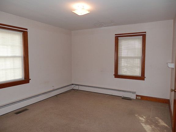 5th image of 611 Madison St