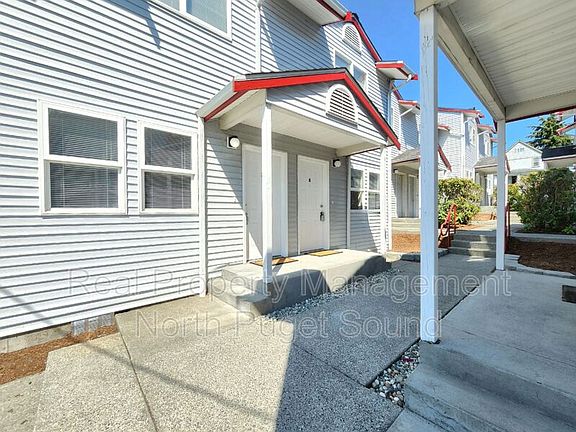 2nd image of 3208 Hoyt Ave Unit 7