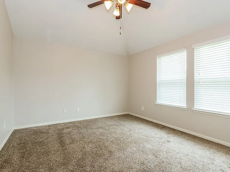 2802 Mesquite Ridge Dr — Photo 9