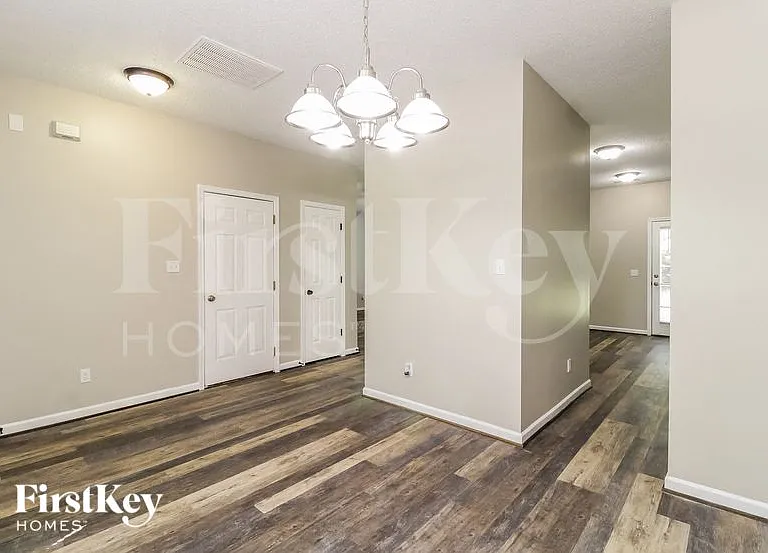 6063 Parkside Cir — Photo 4