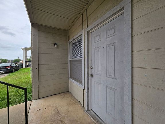 3rd image of 1305 Quail Cir #A