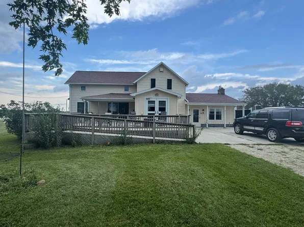 8138 Schenk Rd, Waterloo, IA 50703