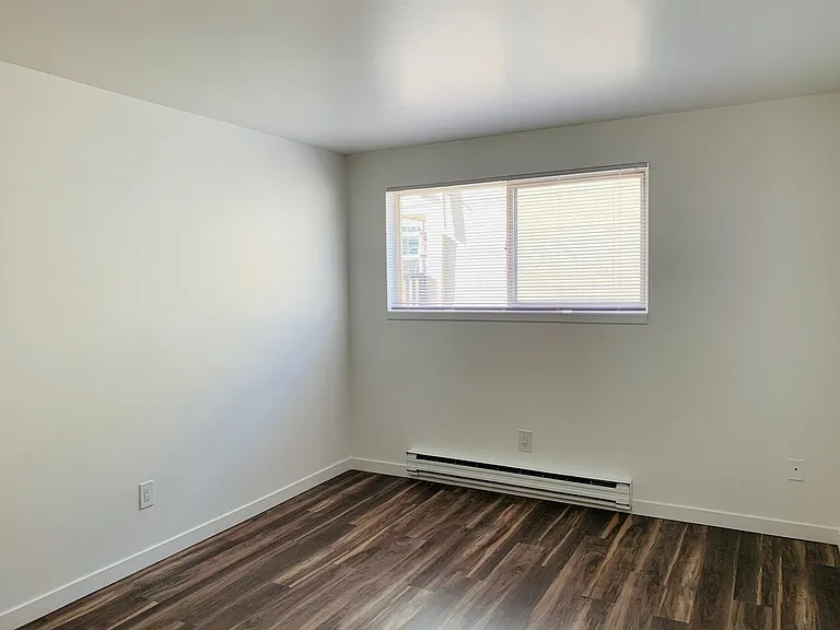 520 & 524 NE 112th St — Photo 10