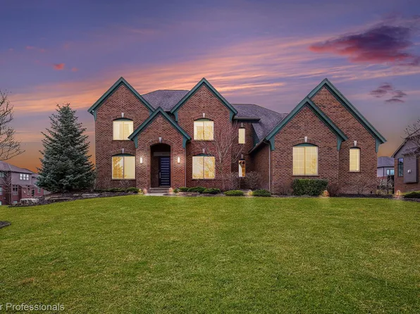 1015 Sheffield Park Ln, Oakland, MI 48363