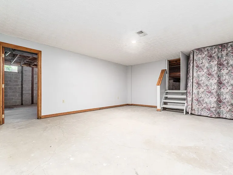6002 Bowen Rd — Photo 38