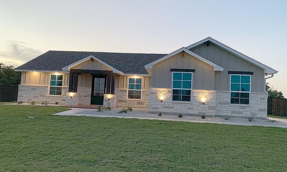 1st image of 301 Skyline Dr