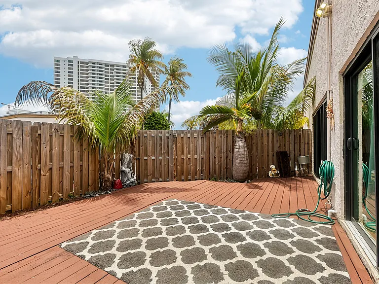 2731 S Parkview Dr #1 — Photo 18
