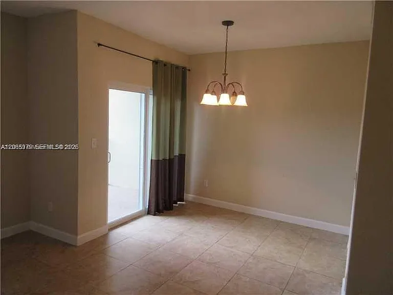 11 Antilla Ave #B — Photo 2