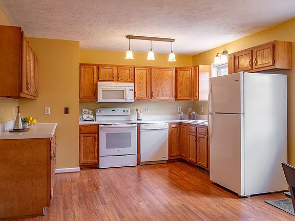 Kitchen/ Dining 16 x 12.5