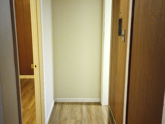 4th image of 706 W Lee Rd #2