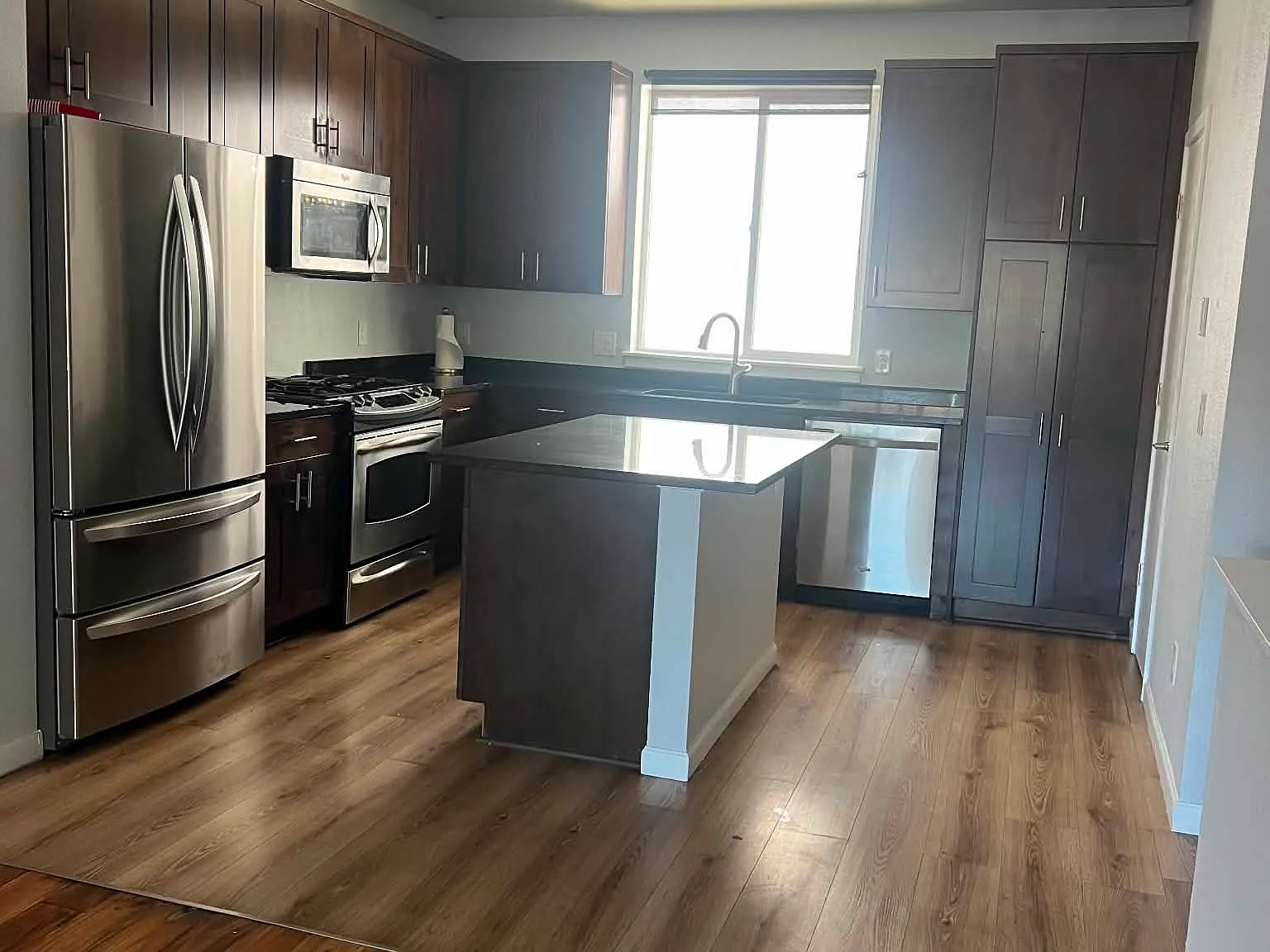2 bed, 2.5 bath, 1450 sqft, $3,450 — Photo 3