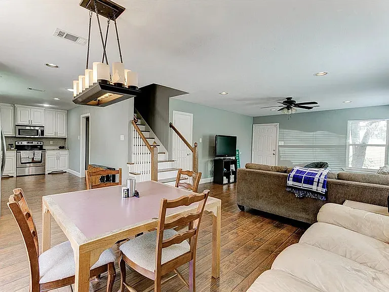 2313 W Devitt St — Photo 7