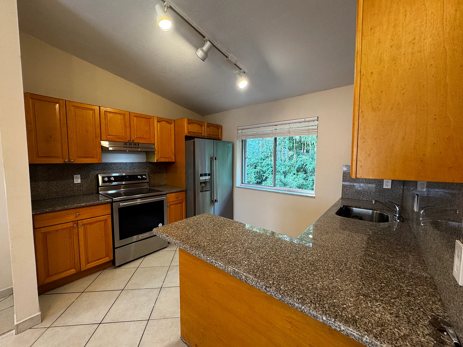 2 bed, 857 sqft, $2,300 — Photo 4