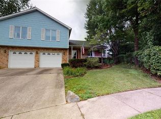 1215 W Pineview Ct, Decatur, IL 62526