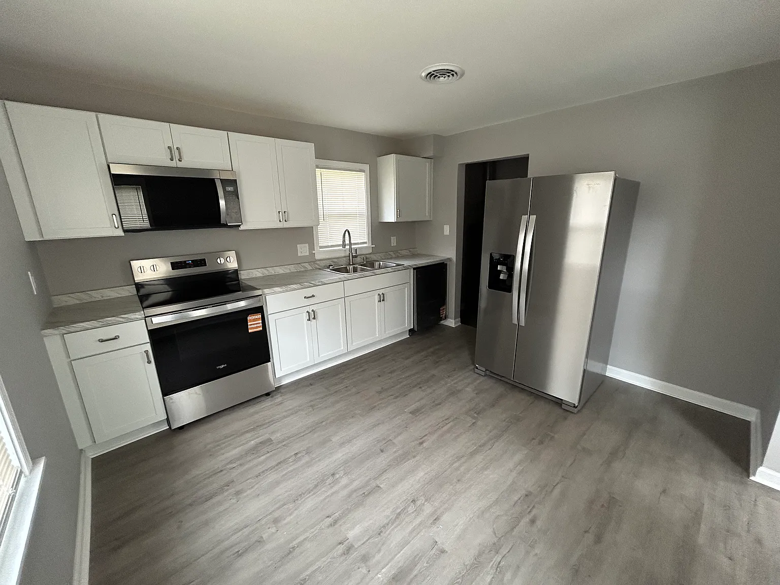 2 bed, 768 sqft, $1,100 — Photo 3