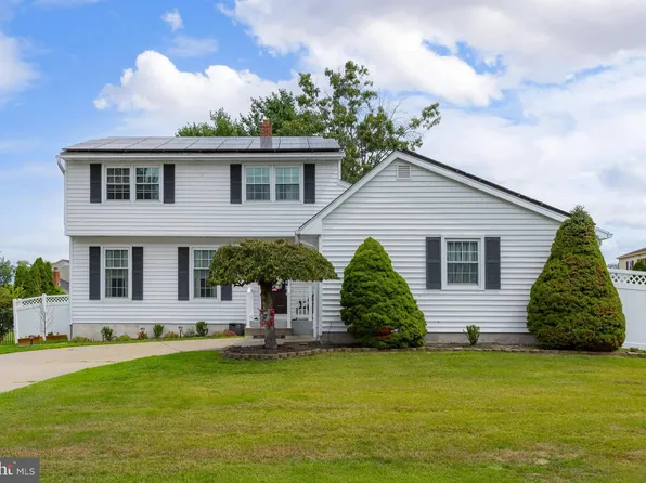 157 Golfview Dr, Sewell, NJ 08080