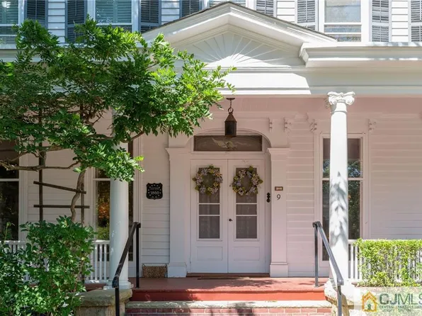 9 Park Pl E, Cranbury, NJ 08512