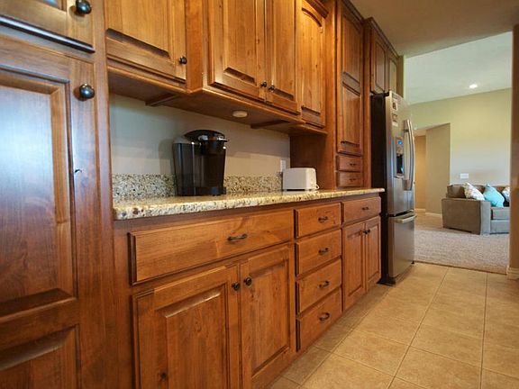 2nd image of 1673 E New Madrid