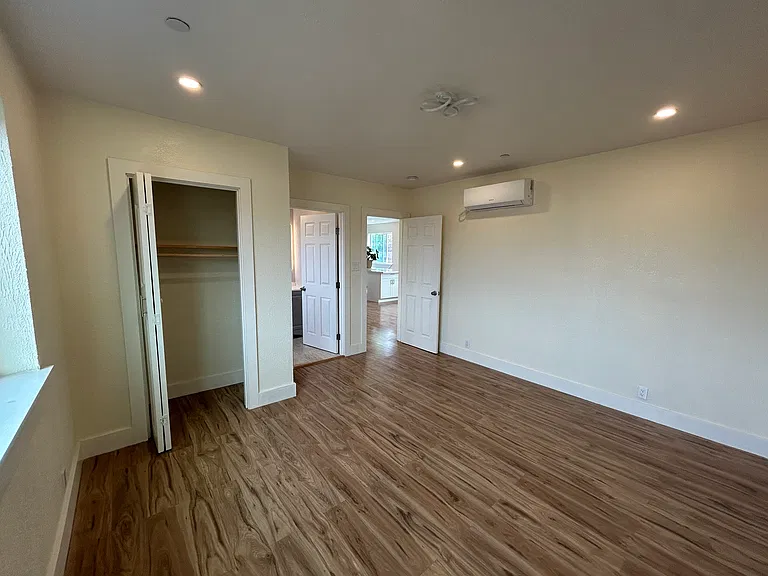 236 Vernon Ave #2 — Photo 9