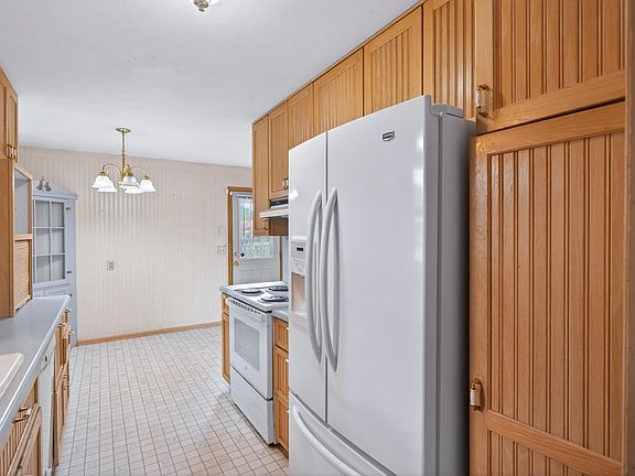 5th image of 10475 6th St NE