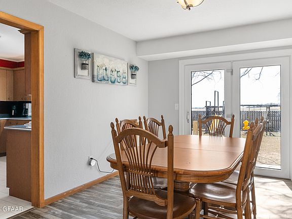 5th image of 306 6th St E