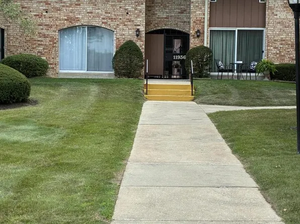 11936 West Mill ROAD #11, Milwaukee, WI 53225