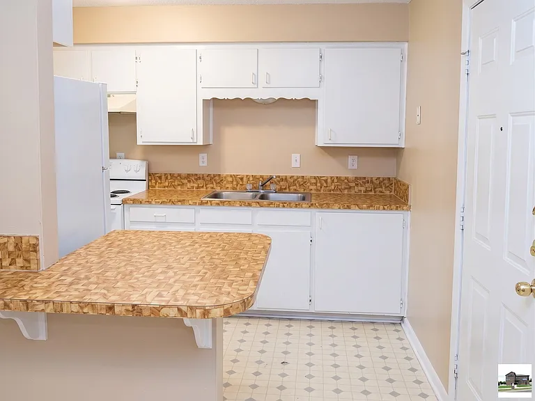 705 Traci Dr — Photo 3