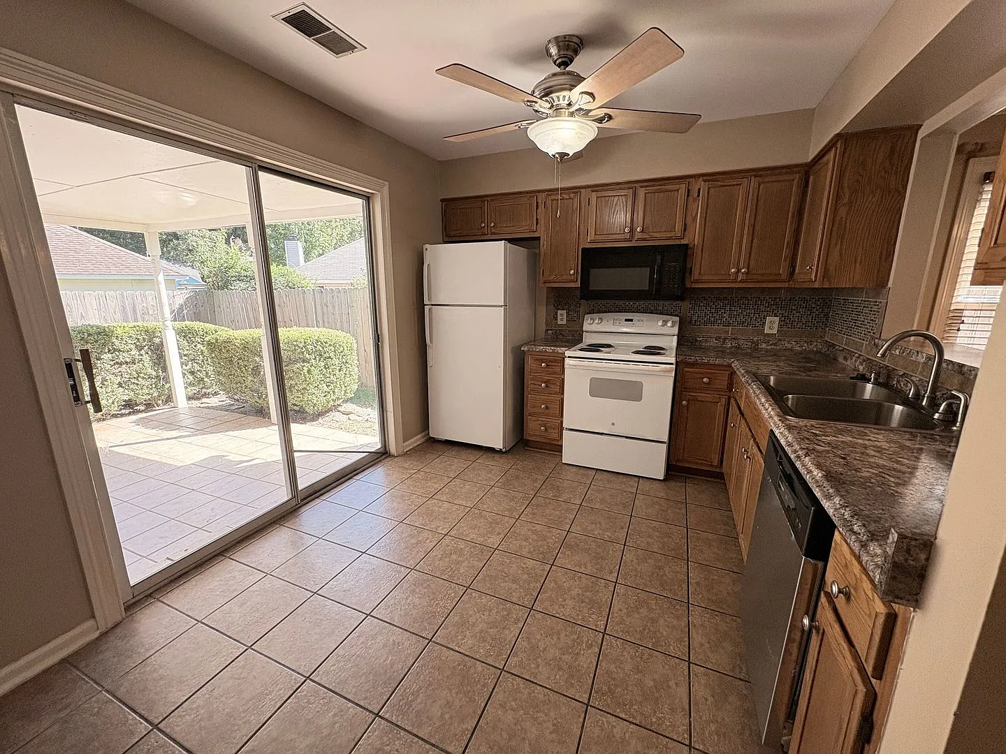Spacious Home with 2-Car Garage & Bonus Living Space! Fully Fenced Backyard! — Photo 4