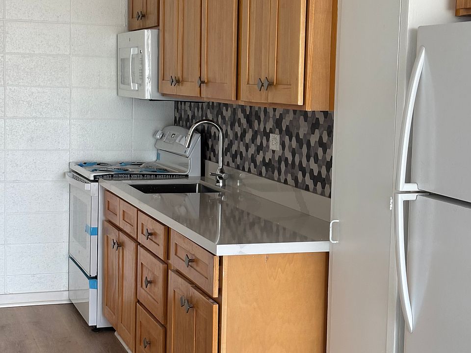 1st image of 37 Iliahi St