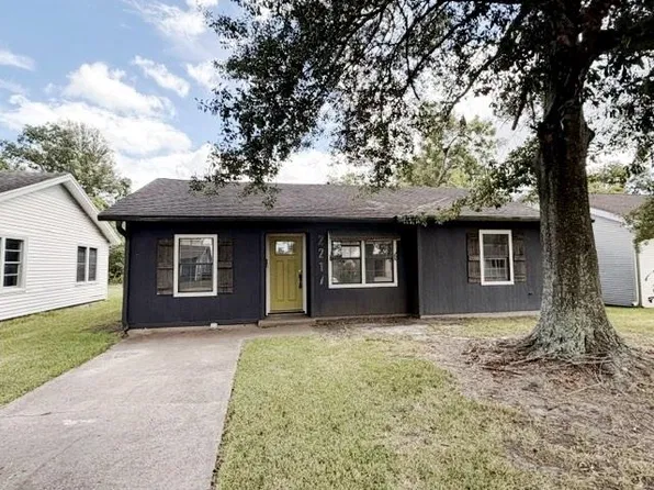 2217 2nd St, Port Neches, TX 77651