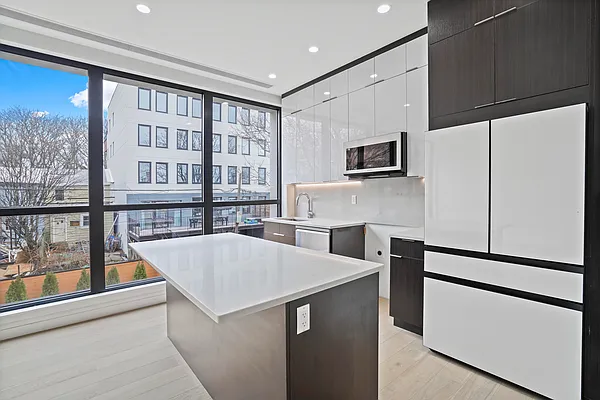 Sold by Daniel Gale Sotheby's International Realty | media 25