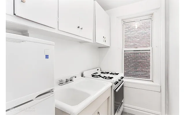 Rented by Douglas Elliman | media 19