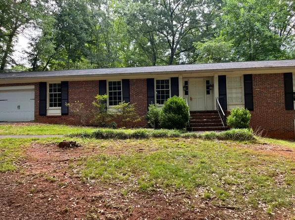 10 Queensbury Rd, Greenville, SC 29617
