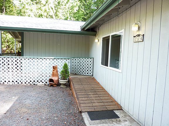 2nd image of 134 E Barnacle Blvd