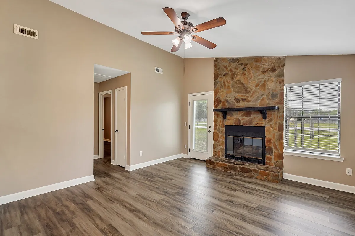 Building Photo - 1300 Forest Lake Dr