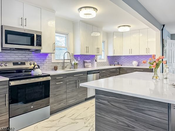 11 Hillcrest Ave, Peapack Gladstone Boro, NJ 07934
