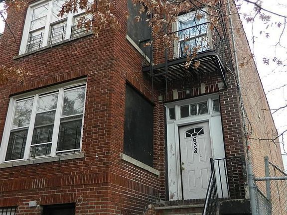 3rd image of 638 Barretto St