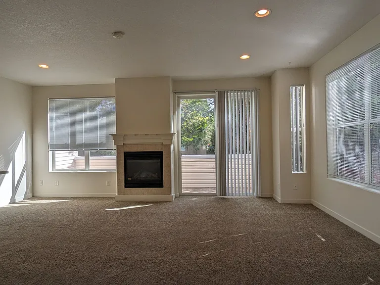 Halsey East Townhomes — Photo 261