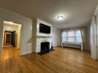 812 Farmington Ave #204, West Hartford, CT 06119