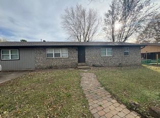 157 E Glen St, Farmington, AR 72730