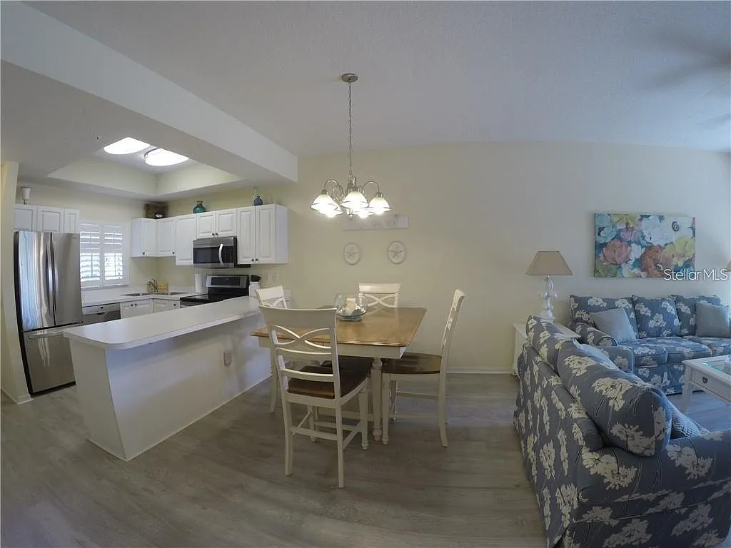 2 bed, 2.0 bath, 1068 sqft, $4,400 — Photo 3