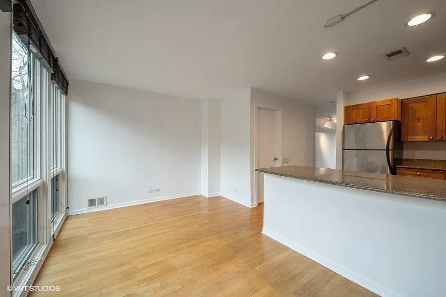 2 bed, 2.5 bath, 1200 sqft, $4,800 — Photo 3