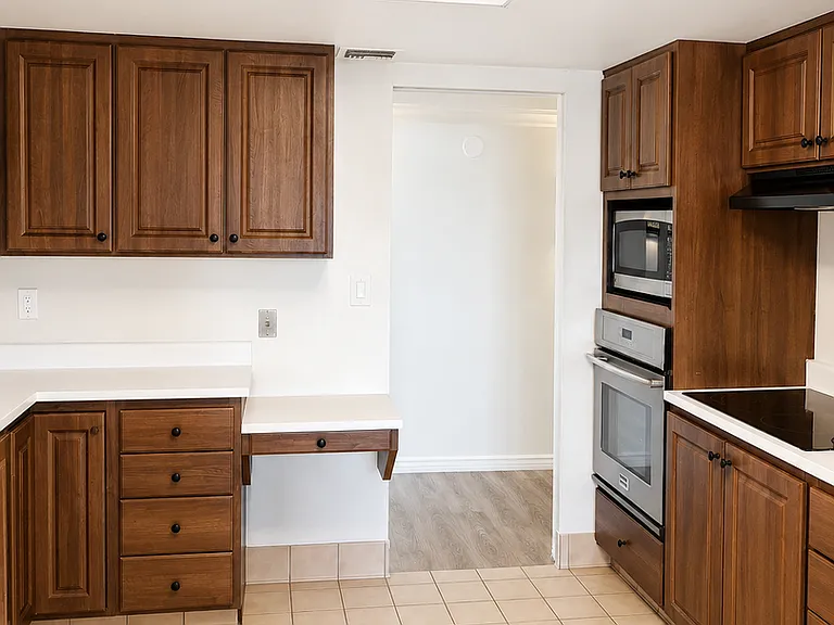 241 N Vine St — Photo 4