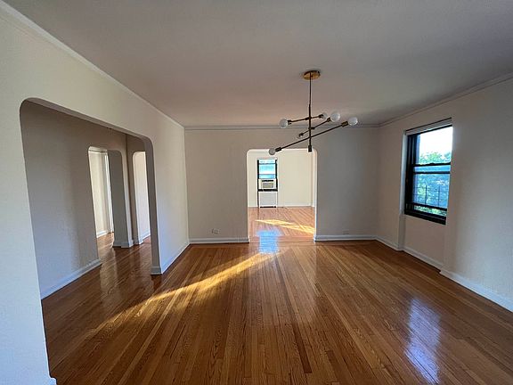 2nd image of 3001 Henry Hudson Pkwy W #5H