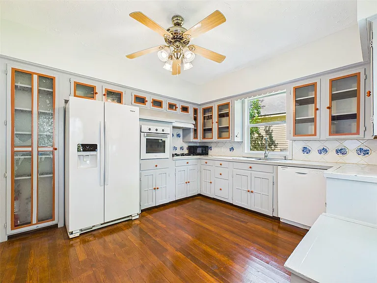 314 W Sidnor St — Photo 11