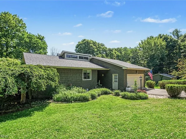 1511 Homestead Dr, East Liverpool, OH 43920