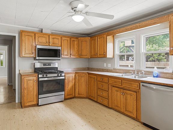 2nd image of 2751 W Walnut Street